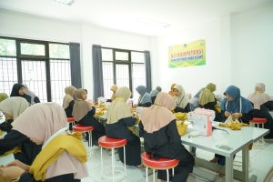 Sukses Gelar Pelatihan Menjahit, BLKK Miftahul Huda Blawe Lahirkan Desainer Muda Berbakat