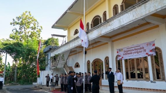 Upacara HUT RI Pondok Blawe Tanamkan Cinta Tanah Air