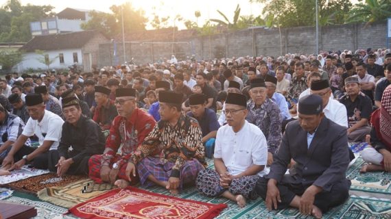 Camat Purwoasri Hadiri Shalat Idul Adha di Pondok Blawe